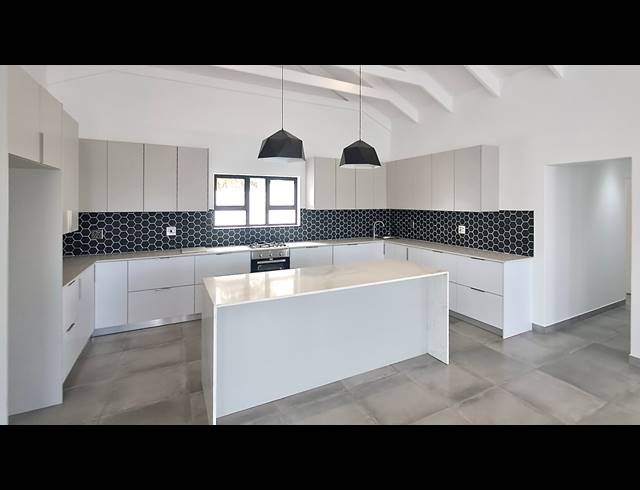 4 BEDROOM HOUSE FOR SALE IN SHELLEY POINT
